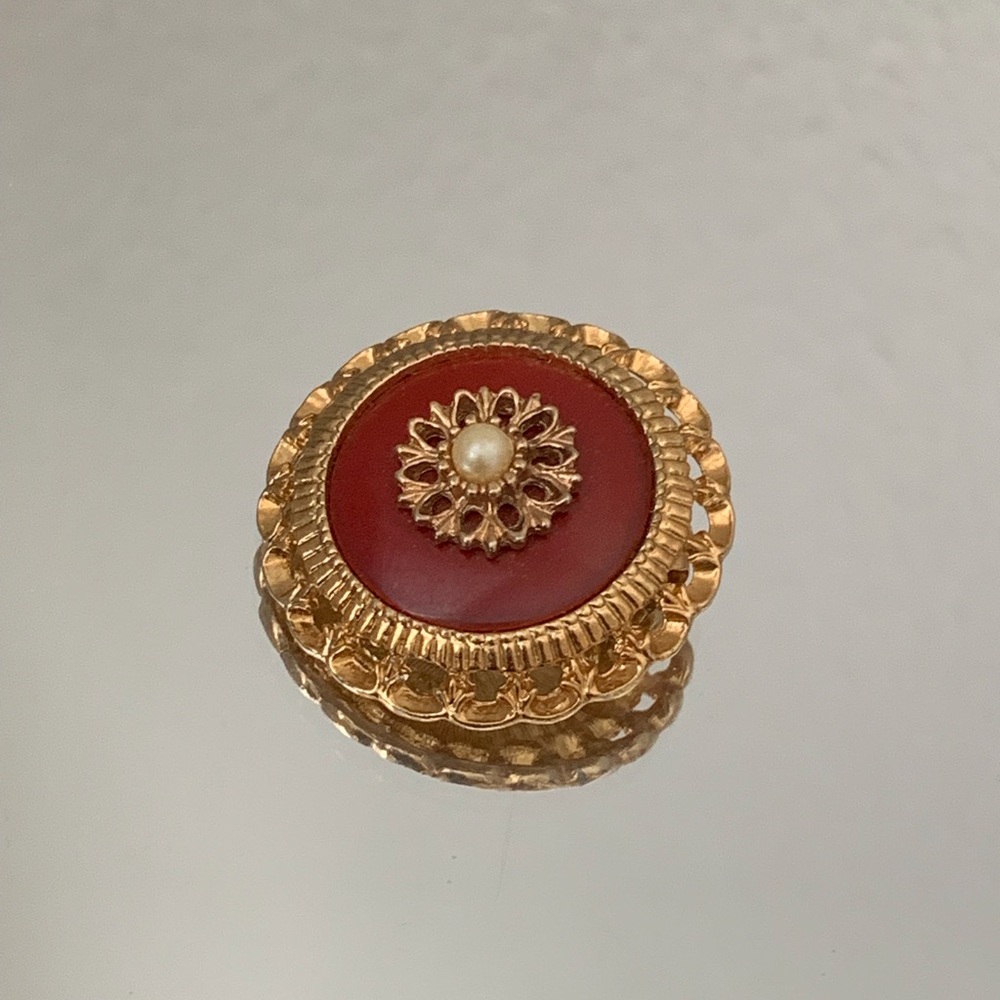 Vintage Sarah Coventry coral & gold brooch